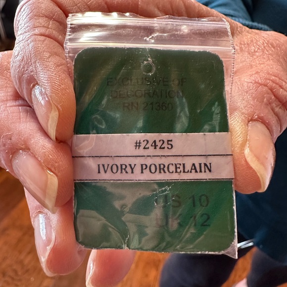 Morilee Wedding Dress: NEW. Unaltered. Color porcelain, Detachable sleeves - Picture 6 of 7